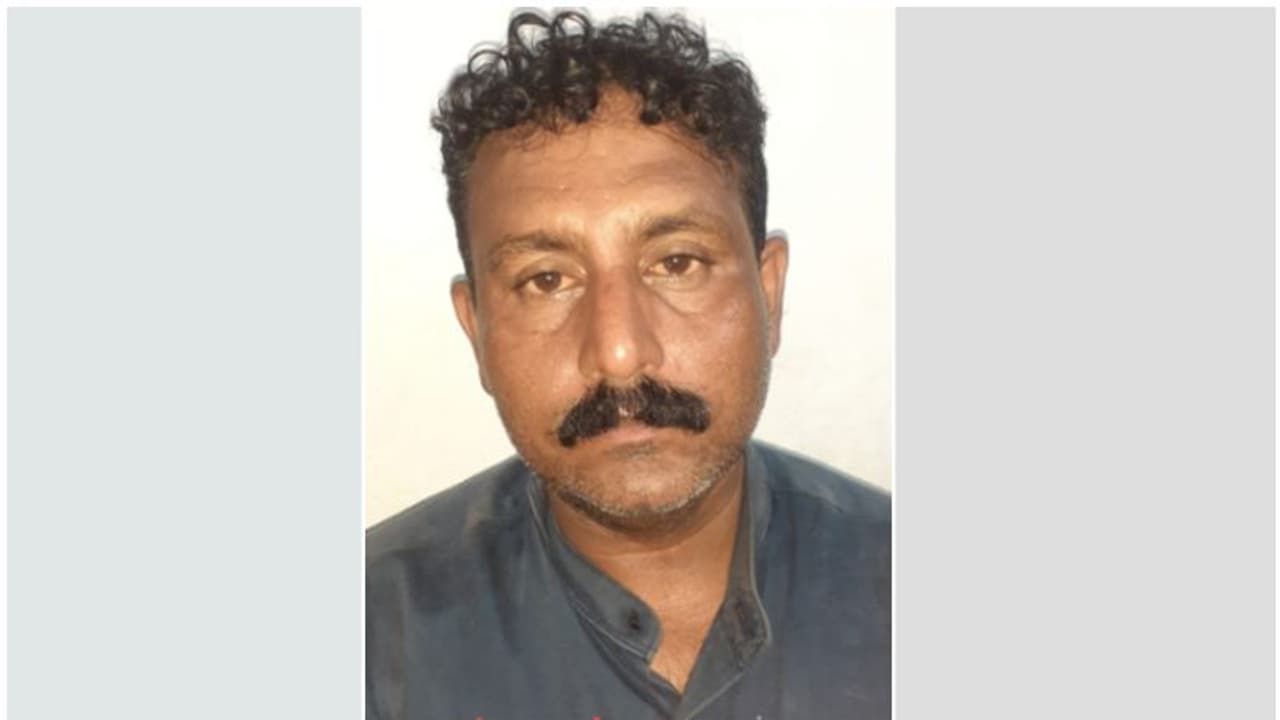 പട്ടാപ്പകൽ യുവാവിന്‍റെ കഴുത്തിന് വെട്ടി, തമിഴ്നാട്ടിലെ പെൺ സുഹൃത്തിന്‍റെ അടുത്തേക്ക് കടക്കാൻ ശ്രമം; അറസ്റ്റ്