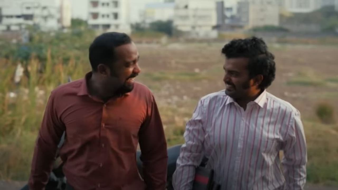 'ചിരിപ്പിച്ച് പൊതപ്പിച്ച' ആ വീട്ടിലേക്ക് സ്വാഗതം; 'രോമാഞ്ചം' ടൈറ്റില് ട്രാക്ക് എത്തി 'ചിരിപ്പിച്ച് പൊതപ്പിച്ച' ആ വീട്ടിലേക്ക് സ്വാഗതം; 'രോമാഞ്ചം' ടൈറ്റില് ട്രാക്ക് എത്തി