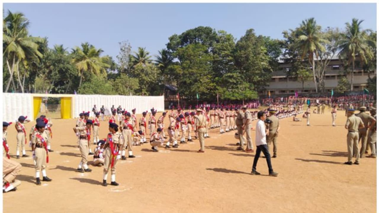 മന്ത്രിയെ കാത്ത് സ്റ്റുഡൻ്റ് പൊലീസ് കേഡറ്റ് വിദ്യാർത്ഥികൾ വെയിലത്ത് ഒന്നരമണിക്കൂർ; അഞ്ച് പേർ കുഴഞ്ഞുവീണു