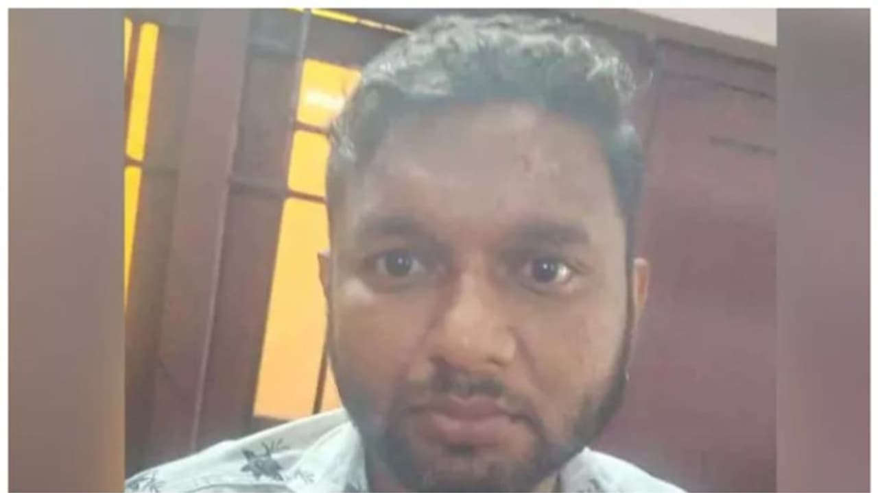 വീട്ടമ്മയെയും മകനെയും ആക്രമിച്ച് പരിക്കേൽപിച്ച്, ഒളിവിൽ പോയി; ക്രിമിനൽ കേസുകളിലെ പ്രതി പൊലീസ് പിടിയിൽ വീട്ടമ്മയെയും മകനെയും ആക്രമിച്ച് പരിക്കേൽപിച്ച്, ഒളിവിൽ പോയി; ക്രിമിനൽ കേസുകളിലെ പ്രതി പൊലീസ് പിടിയിൽ