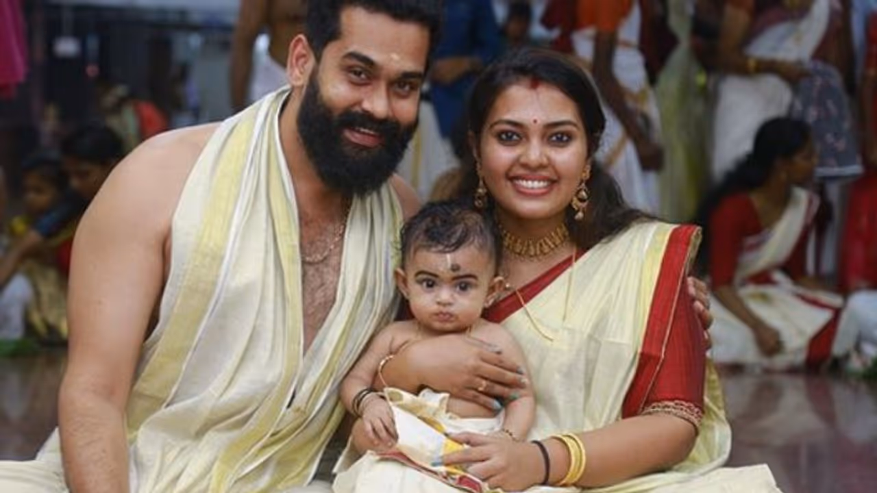 ധ്വനിക്ക് ഗുരുവായൂരില്‍ ചോറൂണ്, ക്യൂട്ട് ഫോട്ടോകള്‍ പങ്കുവെച്ച് മൃദുല വിജയ്