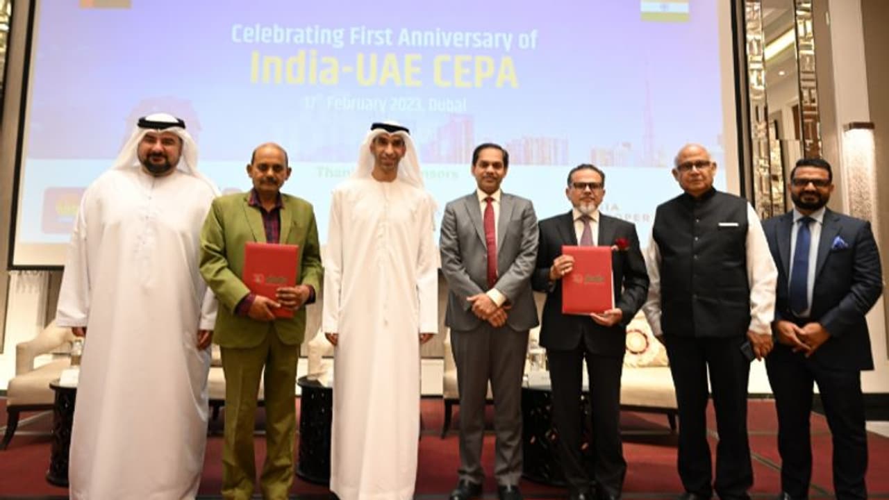 భారత్, యూఏఈ వాణిజ్య బంధానికి మైలురాయిగా నిలిచిన CEPA ఒఫ్పందానికి ఏడాది పూర్తి..దుబాయిలో ఘనంగా వేడుకలు.. భారత్, యూఏఈ వాణిజ్య బంధానికి మైలురాయిగా నిలిచిన CEPA ఒఫ్పందానికి ఏడాది పూర్తి..దుబాయిలో ఘనంగా వేడుకలు..