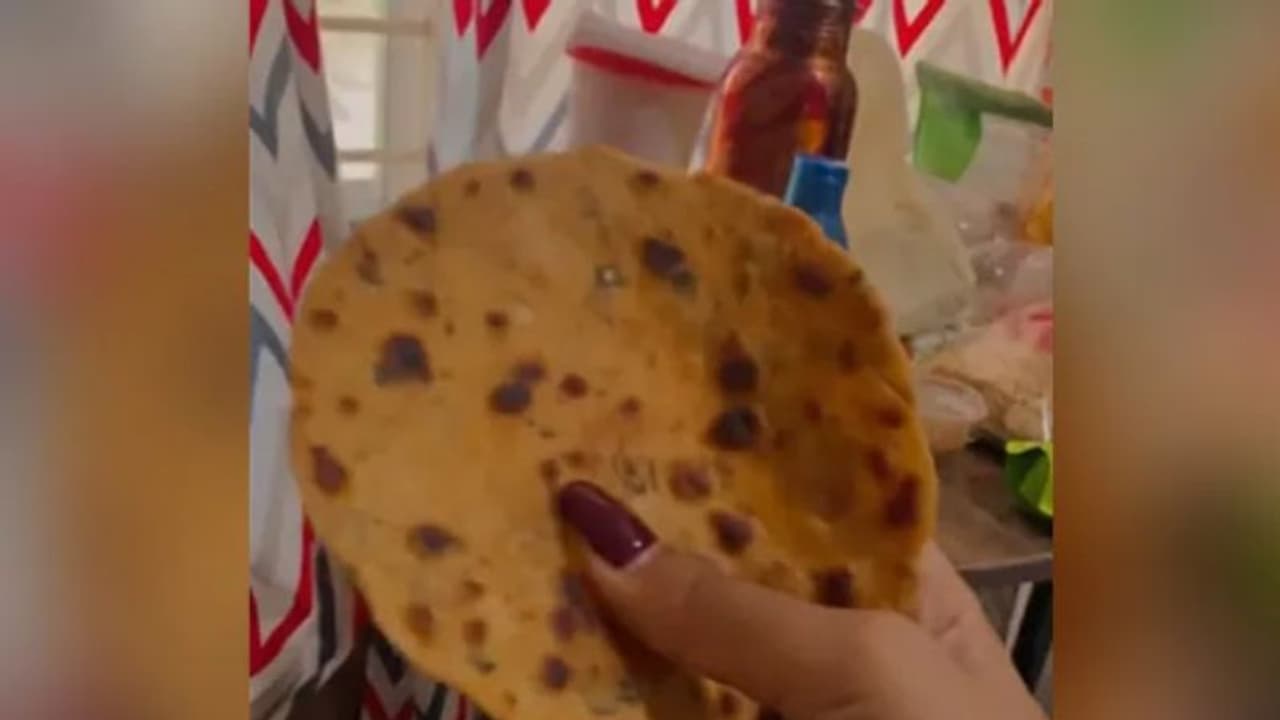 ഹോസ്റ്റല് ഭക്ഷണത്തിന്റെ നിലവാരം കാണിക്കാൻ യുവതിയുടെ വീഡിയോ ഹോസ്റ്റല് ഭക്ഷണത്തിന്റെ നിലവാരം കാണിക്കാൻ യുവതിയുടെ വീഡിയോ