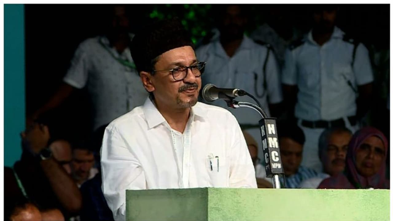 'ഇരുളിന്റെ മറവിൽ കൂടെ ഉള്ളവരെ വഞ്ചിക്കില്ല'; പകൽ വെളിച്ചത്തിൽ പറയാൻ ലീഗിന് മടിയില്ലെന്ന് സാദിഖലി തങ്ങൾ 'ഇരുളിന്റെ മറവിൽ കൂടെ ഉള്ളവരെ വഞ്ചിക്കില്ല'; പകൽ വെളിച്ചത്തിൽ പറയാൻ ലീഗിന് മടിയില്ലെന്ന് സാദിഖലി തങ്ങൾ