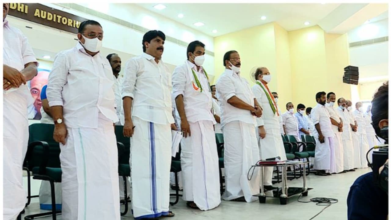 ജംബോ കമ്മറ്റികളെ ഒഴിവാക്കാനാകാതെ തലവേദന, ഡിസിസി പുന:സംഘടന നീളുന്നു 