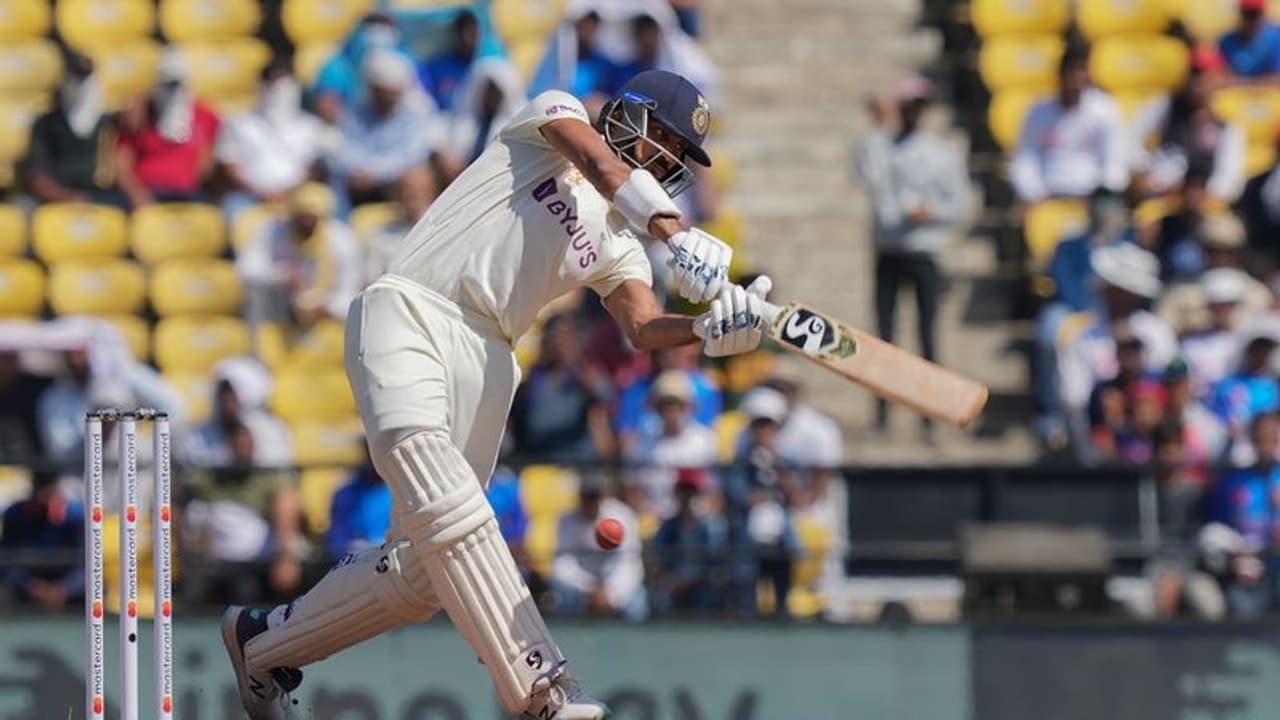 అక్షర్ పటేల్ అవుట్... ఆధిక్యంలోకి టీమిండియా! డ్రా దిశగా నాలుగో టెస్టు... ఆ స్కోరు దాటితే... అక్షర్ పటేల్ అవుట్... ఆధిక్యంలోకి టీమిండియా! డ్రా దిశగా నాలుగో టెస్టు... ఆ స్కోరు దాటితే...