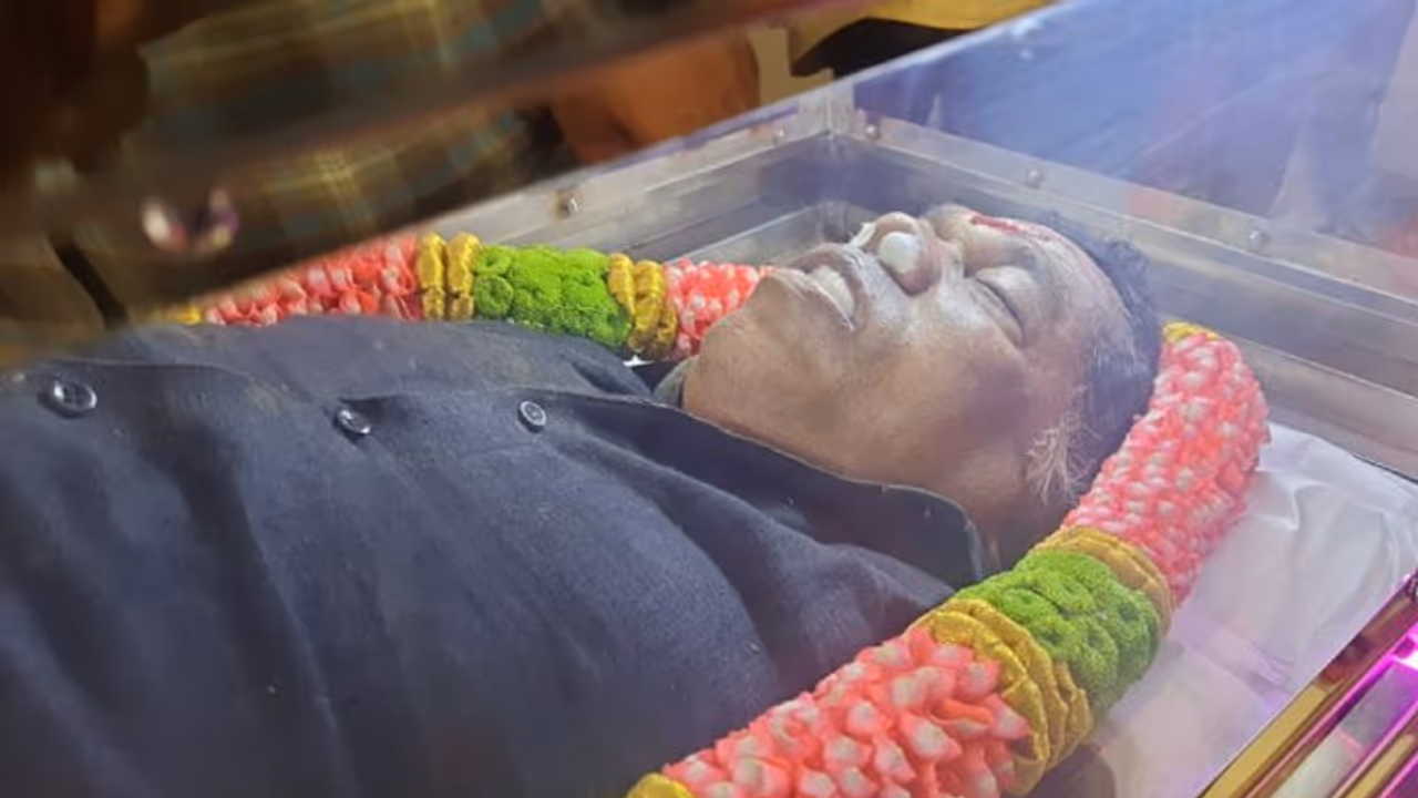 Actor Mayilsamy passess away : பிரபல நகைச்சுவை நடிகர் மயில்சாமி உடல்நலக்குறைவால் காலமானார் Actor Mayilsamy passess away : பிரபல நகைச்சுவை நடிகர் மயில்சாமி உடல்நலக்குறைவால் காலமானார்