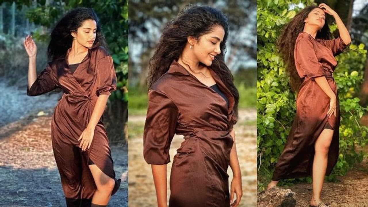 అనుపమా పరమేశ్వరన్ బర్త్ డే ట్రీట్.. నెవర్ బిఫోర్ పోజులతో మైండ్ బ్లాక్ చేస్తున్న యంగ్ బ్యూటీ! అనుపమా పరమేశ్వరన్ బర్త్ డే ట్రీట్.. నెవర్ బిఫోర్ పోజులతో మైండ్ బ్లాక్ చేస్తున్న యంగ్ బ్యూటీ!