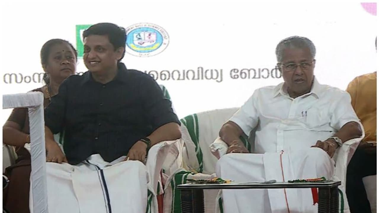 മുഖ്യമന്ത്രിക്ക് സുരക്ഷ: വിദ്യാര്‍ത്ഥികളുടെ കറുത്ത മാസ്ക് അഴിപ്പിച്ചു; കെഎസ്‍യു നേതാക്കൾക്ക് കരുതൽ കസ്റ്റഡി 