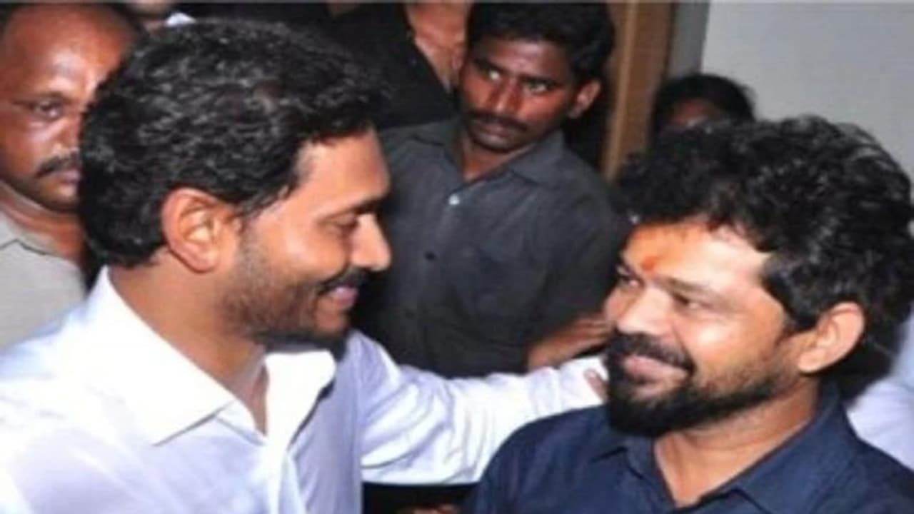 పోసాని, అలీ తరువాత మరో సినీ నటుడు జోగినాయుడికి కీలక పదవి అప్పగించిన జగన్ పోసాని, అలీ తరువాత మరో సినీ నటుడు జోగినాయుడికి కీలక పదవి అప్పగించిన జగన్