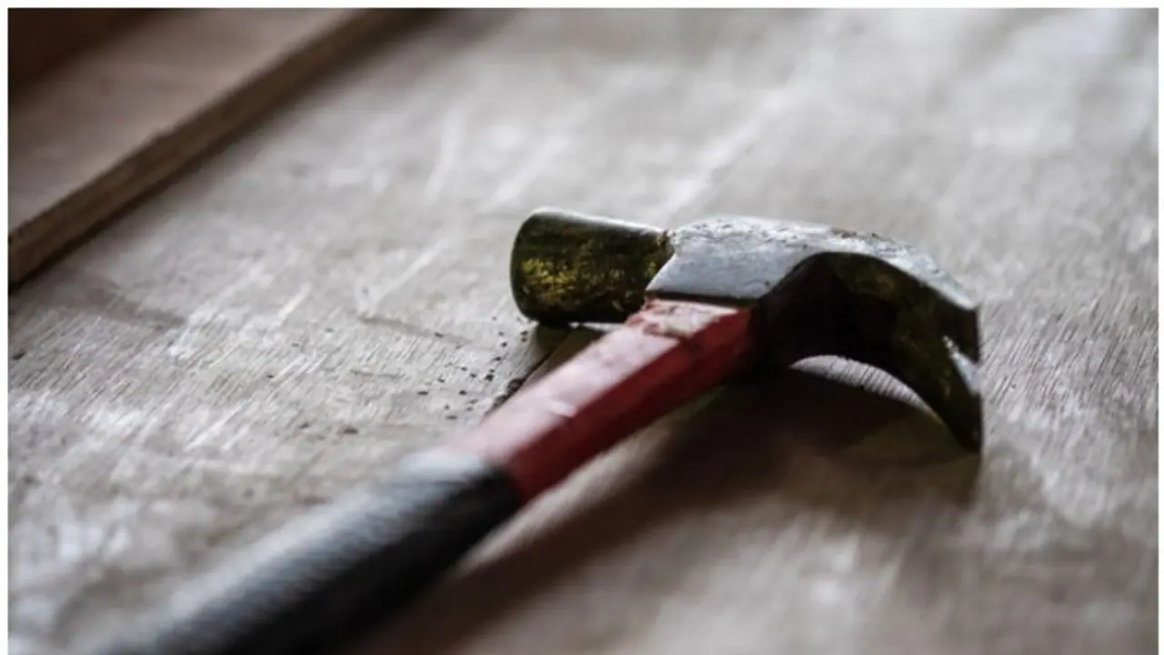 ಜಗಳವಾಡಬೇಡಿ ಎಂದ ಅತ್ತೆಯ ಸುತ್ತಿಗೆಯಲ್ಲಿ ಬಡಿದು ಕೊಂದ ಅಳಿಯ