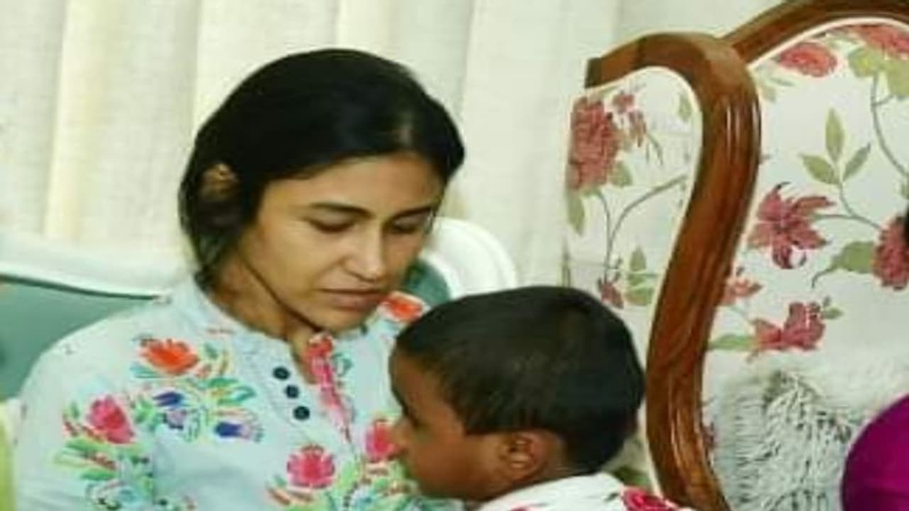 తారకరత్న భార్య అలేఖ్య రెడ్డికి అస్వస్థత..! తారకరత్న భార్య అలేఖ్య రెడ్డికి అస్వస్థత..!