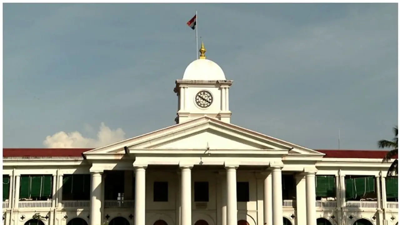 ധനഞെരുക്കം മറികടക്കാൻ കടമെടുപ്പ്; 2000 കോടി കടമെടുത്ത് ഒരു മാസത്തെ പെൻഷന്‍ വിതരണം