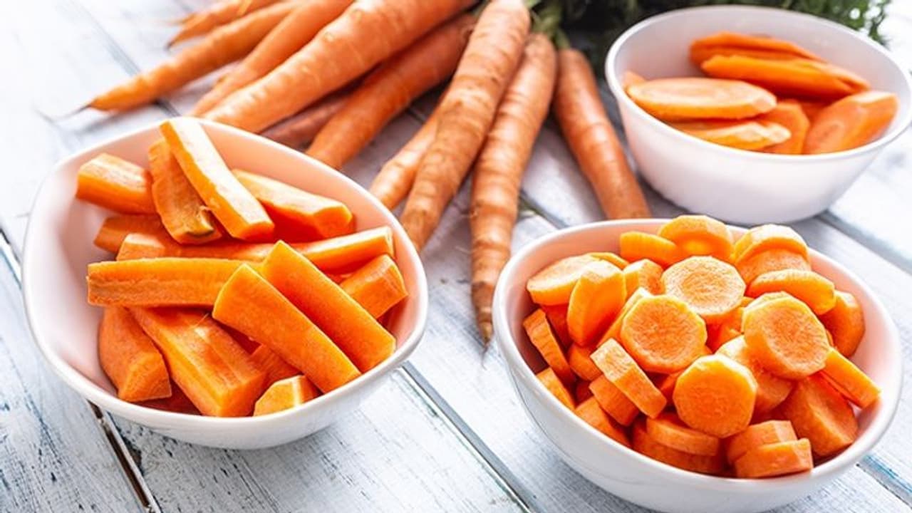 Health Tips : കാരറ്റ് കഴിച്ചാലുള്ള ആരോഗ്യഗുണങ്ങൾ ഇതൊക്കെയാണ് Health Tips : കാരറ്റ് കഴിച്ചാലുള്ള ആരോഗ്യഗുണങ്ങൾ ഇതൊക്കെയാണ്