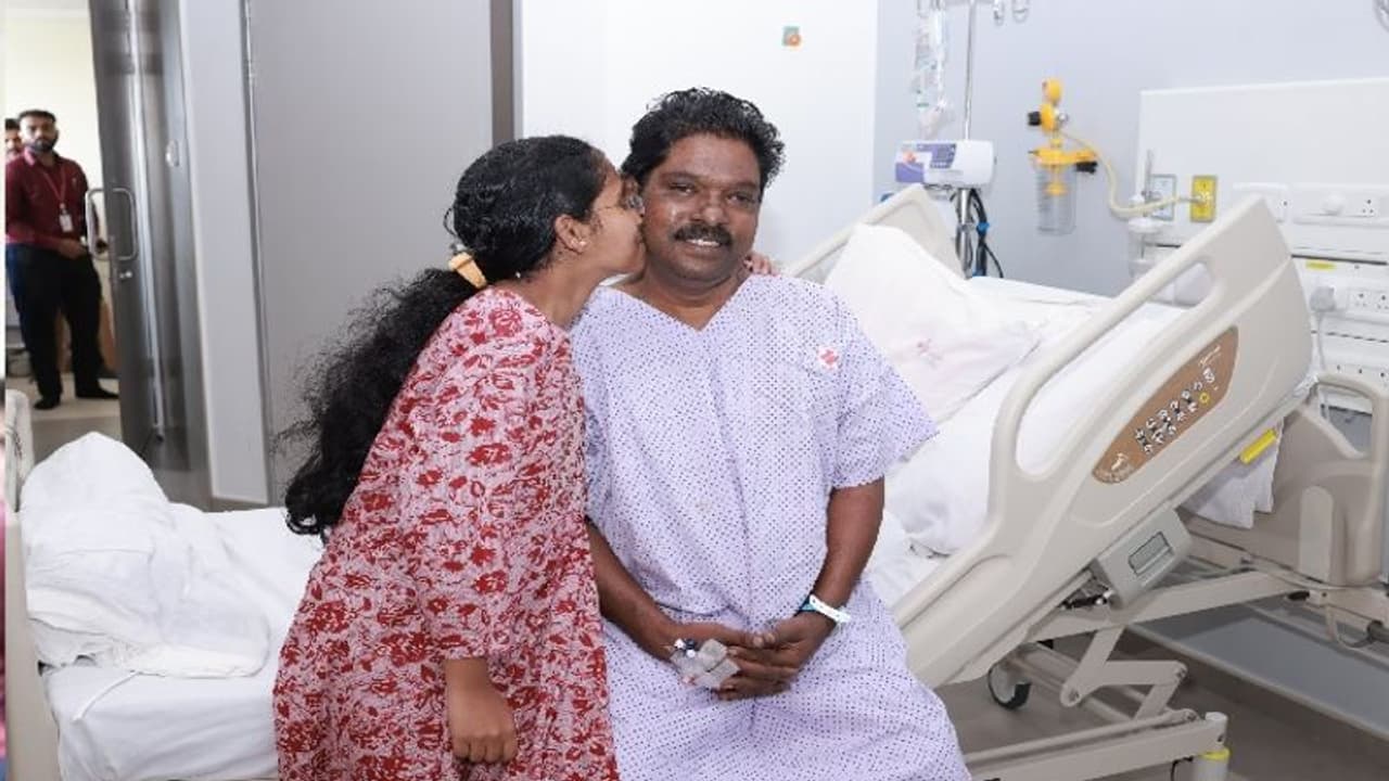 இளம் ஆர்கன் டோனர் என்ற பெருமையை பெற்ற 17 வயது சிறுமி... தந்தைக்கு கல்லீரல் தானம்!! இளம் ஆர்கன் டோனர் என்ற பெருமையை பெற்ற 17 வயது சிறுமி... தந்தைக்கு கல்லீரல் தானம்!!