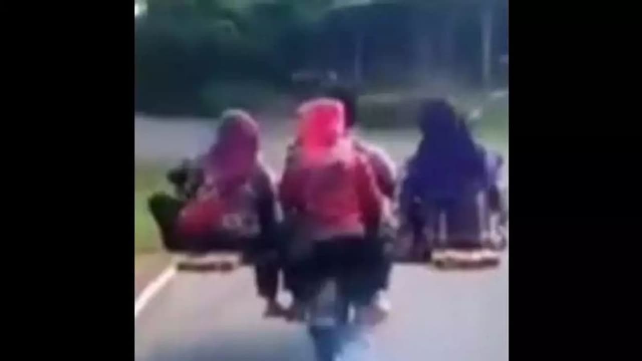 എട്ടംഗ കുടുംബത്തിന് സഞ്ചരിക്കാൻ ഒരു ബൈക്ക്; വീഡിയോ വൈറലാകുന്നു