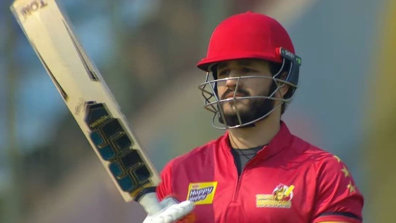 అఖిల్ విధ్వంసక ఇనింగ్స్... ప్రొఫెషనల్స్ ఏం సరిపోతారు భయ్యా!