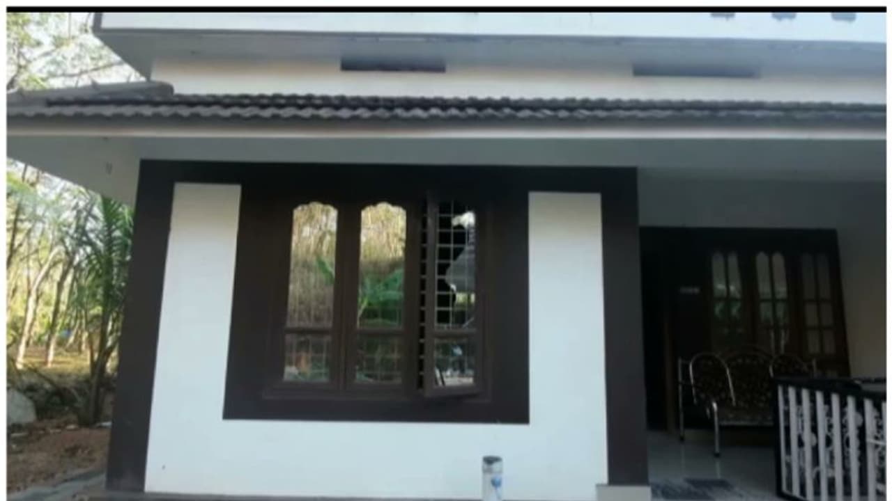 കുളത്തൂപ്പുഴയിൽ വനിതാ ഗ്രാമപഞ്ചായത്ത് അംഗത്തിന്റെ വീടിന് നേരെ ആക്രമണം കുളത്തൂപ്പുഴയിൽ വനിതാ ഗ്രാമപഞ്ചായത്ത് അംഗത്തിന്റെ വീടിന് നേരെ ആക്രമണം