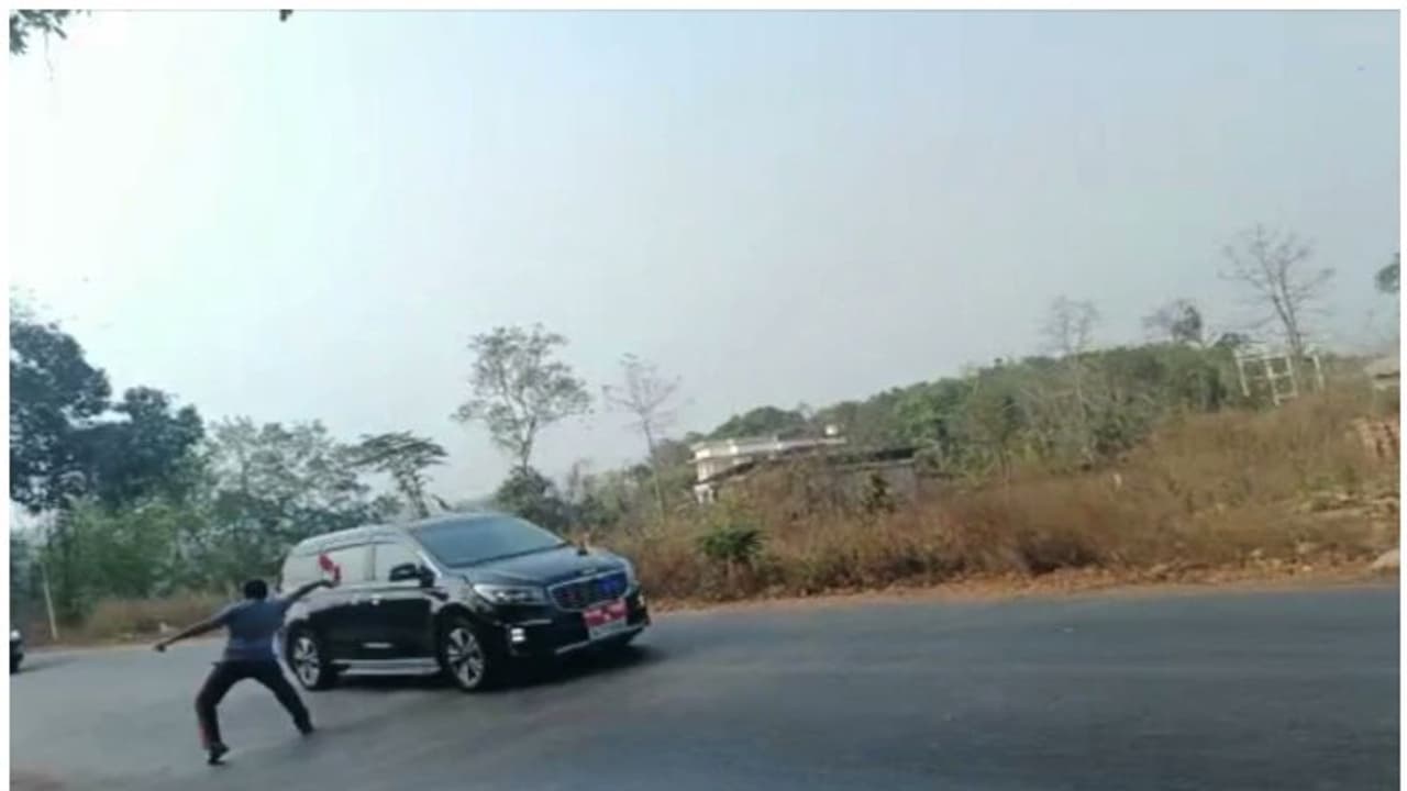 മുഖ്യമന്ത്രിക്കെതിരെ ഇന്നും കരിങ്കൊടി; പ്രതിഷേധിച്ച 8 യൂത്ത് കോൺഗ്രസുകാർ കസ്റ്റഡിയിൽ