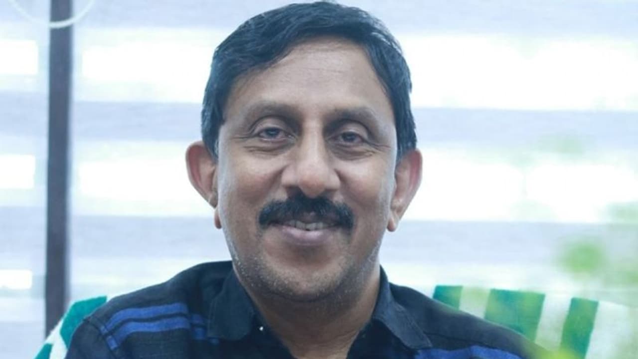 തദ്ദേശമന്ത്രിയുടെ പ്രൈവറ്റ് സെക്രട്ടറി സ്ഥാനമൊഴിഞ്ഞ് വിപിപി മുസ്തഫ: കാസര്‍കോട്ടേക്ക് പ്രവര്‍ത്തനം മാറ്റും 