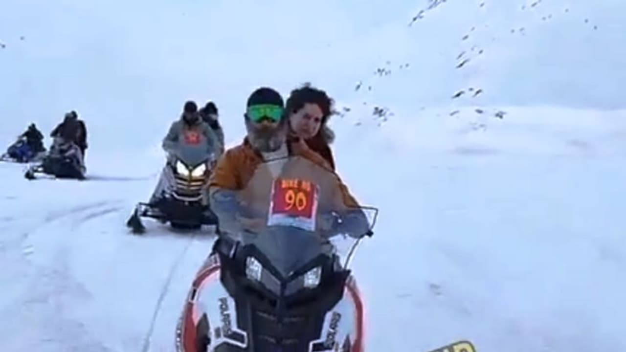 Rahul Priyanka Ride:ராகுல், பிரியங்கா ஜாலி ரைட்! பனி மலை ஸ்கூட்டரில் ஜாலி பயணம்: வைரல் வீடியோ