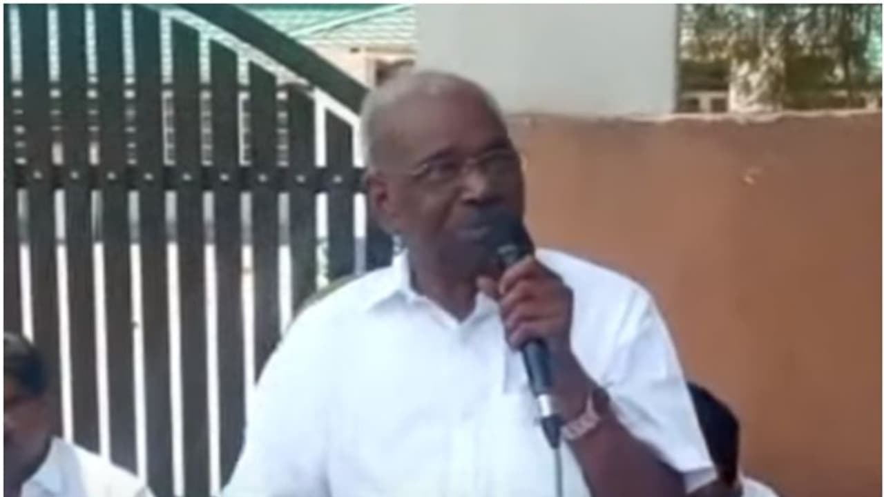 'ഐഎഎസ് പുംഗവന്മാര് തനിക്കെതിരെ പരാതി നല്കിയാല് ഒന്നും നടക്കില്ല'; ഐഎഎസുകാര്ക്കെതിരെ വീണ്ടും എം എം മണി 'ഐഎഎസ് പുംഗവന്മാര് തനിക്കെതിരെ പരാതി നല്കിയാല് ഒന്നും നടക്കില്ല'; ഐഎഎസുകാര്ക്കെതിരെ വീണ്ടും എം എം മണി