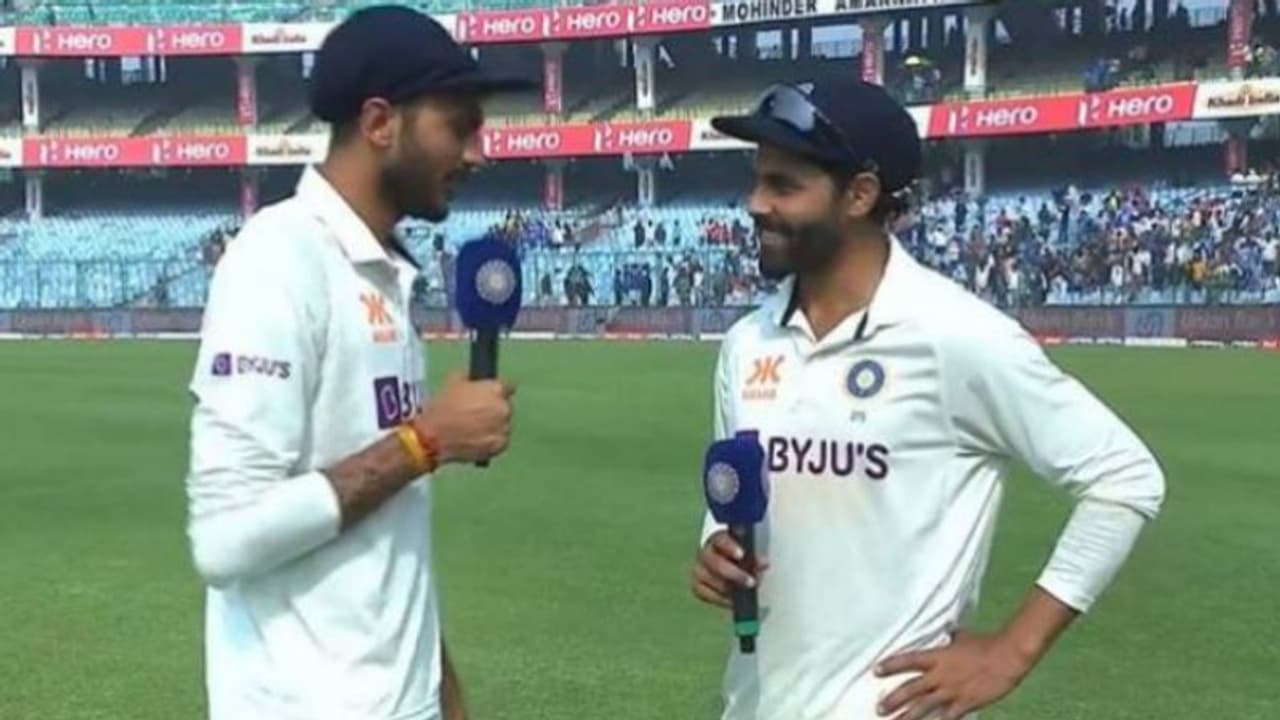 నువ్విలా బౌలింగ్ చేస్తే నా కొంప కొల్లేరే..! జడేజాను వేడుకున్న అక్షర్.. వీడియో వైరల్ నువ్విలా బౌలింగ్ చేస్తే నా కొంప కొల్లేరే..! జడేజాను వేడుకున్న అక్షర్.. వీడియో వైరల్