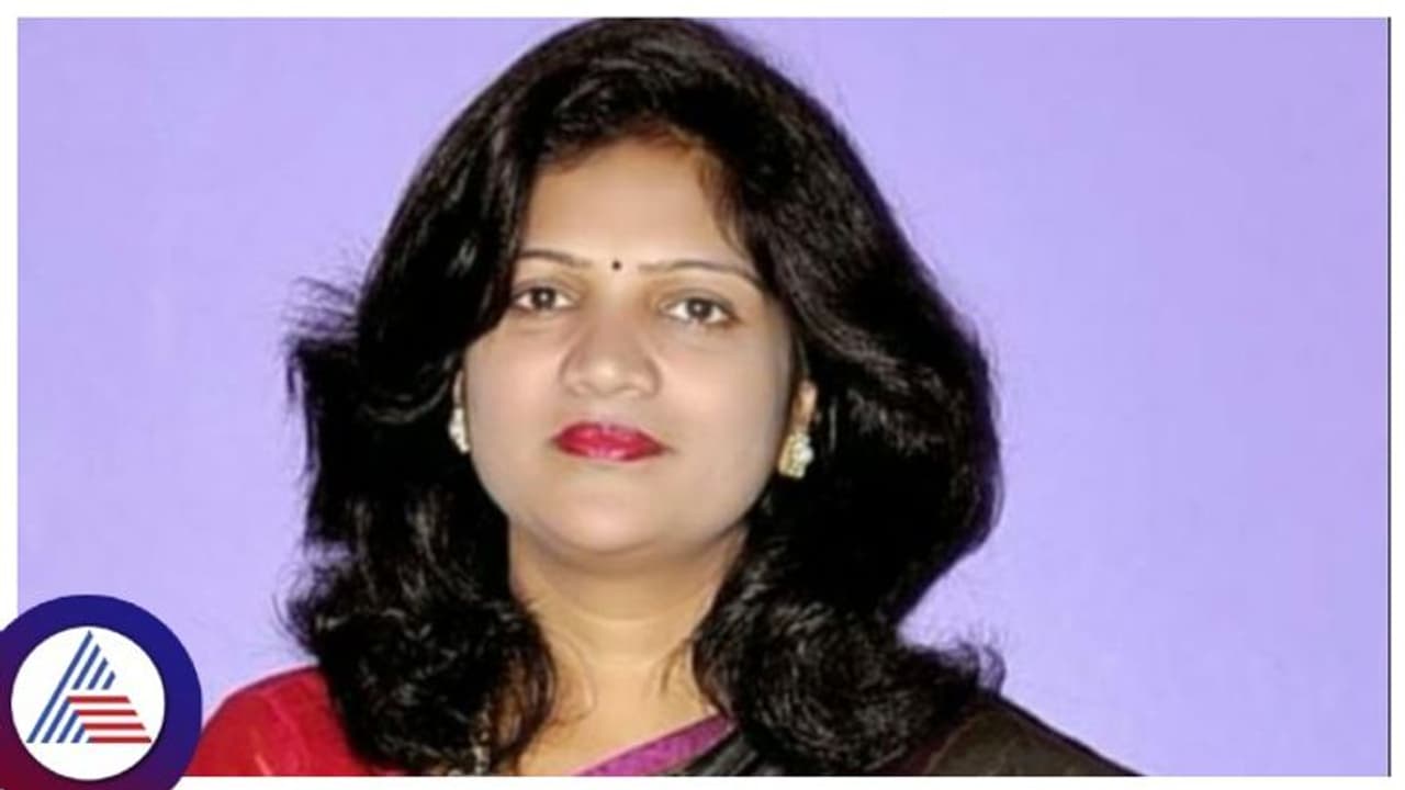 ಈಶ್ವರಪ್ಪ ರಾಜಕೀಯ ಬಿಟ್ಟು ಭವಿಷ್ಯ ಹೇಳಲಿ, ಗಿಳಿ ಪಂಚಾಂಗ ಗಿಫ್ಟ್ ಕೋಡಿಸುತ್ತೇನೆ: ಕೈ ನಾಯಕಿ ನಾಗವೇಣಿ ಪಾಟೀಲ್ ಈಶ್ವರಪ್ಪ ರಾಜಕೀಯ ಬಿಟ್ಟು ಭವಿಷ್ಯ ಹೇಳಲಿ, ಗಿಳಿ ಪಂಚಾಂಗ ಗಿಫ್ಟ್ ಕೋಡಿಸುತ್ತೇನೆ: ಕೈ ನಾಯಕಿ ನಾಗವೇಣಿ ಪಾಟೀಲ್