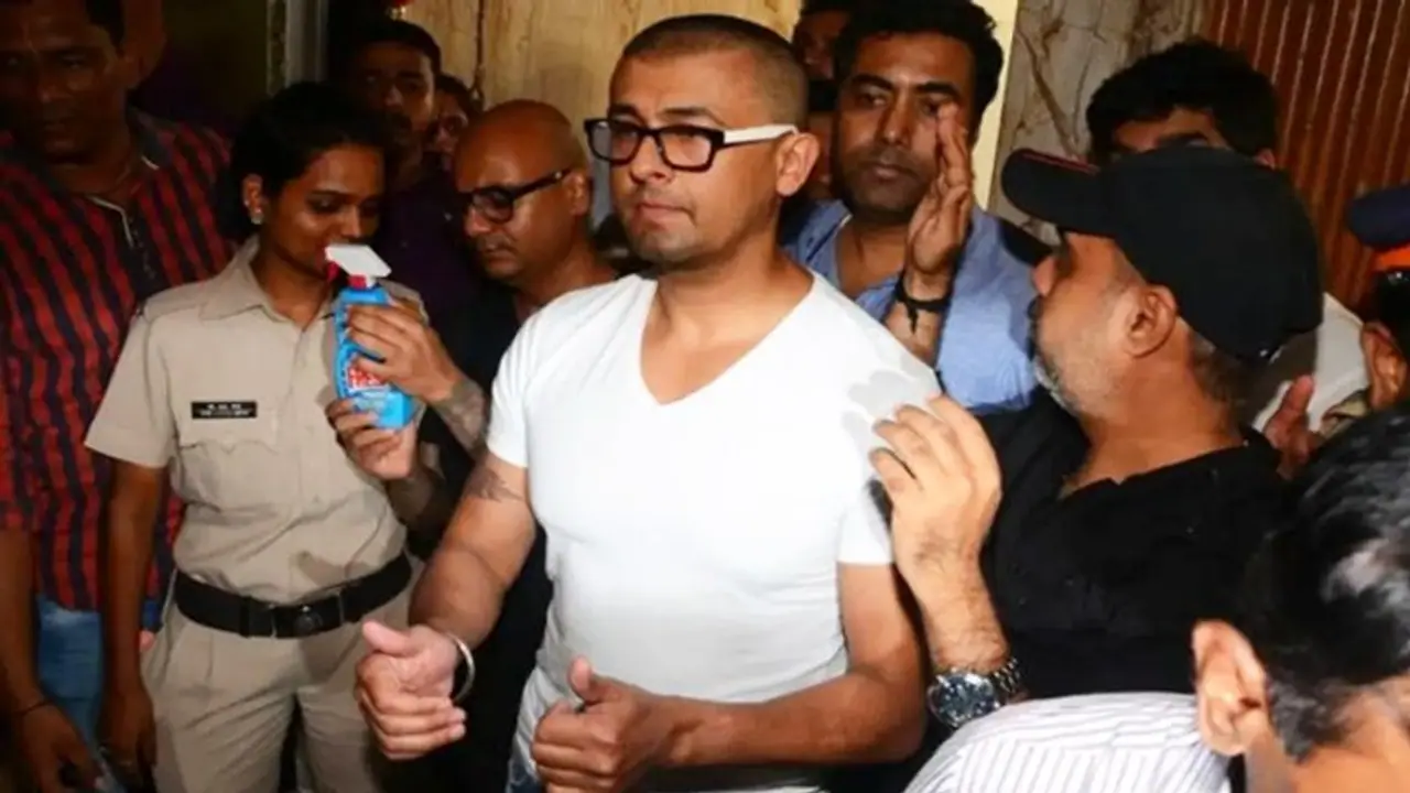 'People must think about forcefully taking selfies,' says Sonu Nigam in complaint after Mumbai concert scuffle 'People must think about forcefully taking selfies,' says Sonu Nigam in complaint after Mumbai concert scuffle
