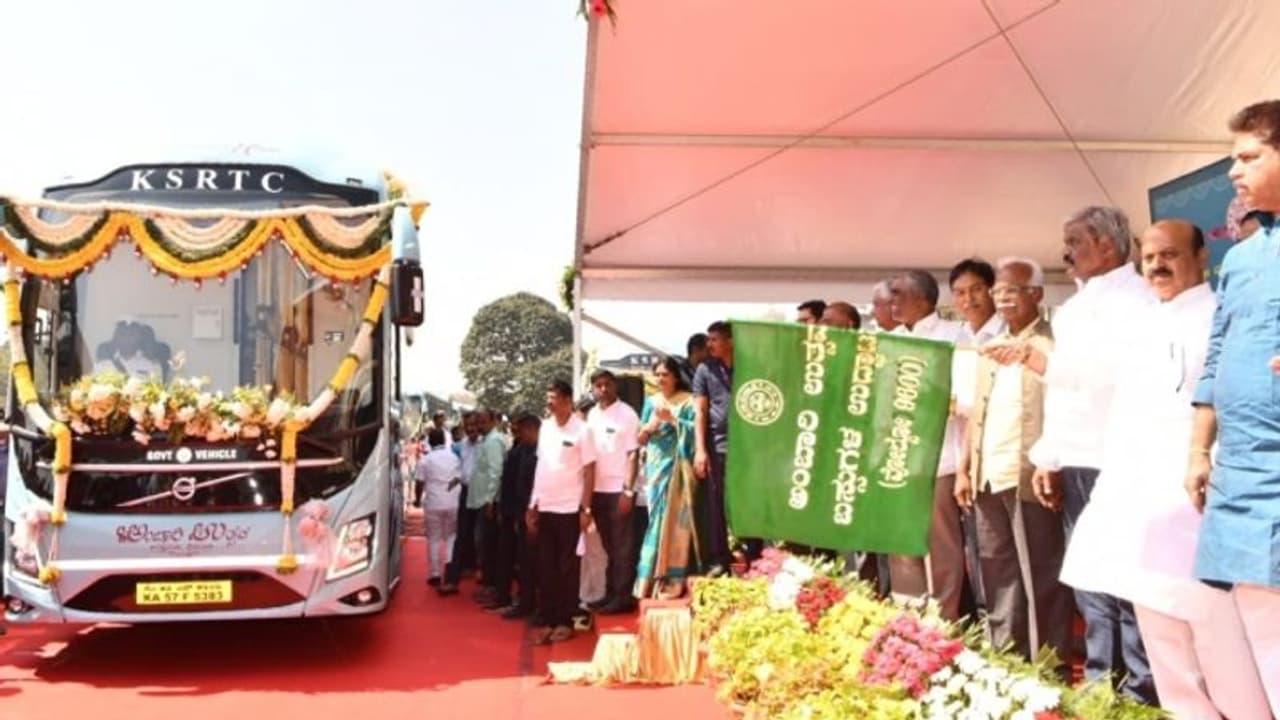 ಖಾಸಗಿ ಸ್ಲೀಪರ್ ಬಸ್ಗೆ ಸೆಡ್ಡು ಹೊಡೆದ ಕೆಎಸ್ಆರ್ಟಿಸಿ ವೋಲ್ವೋ: ಈ ಮಾರ್ಗದಲ್ಲಿ ವಿಮಾನಯಾನದ ಅನುಭವ ನೀಡುವ ಬಸ್ ಖಾಸಗಿ ಸ್ಲೀಪರ್ ಬಸ್ಗೆ ಸೆಡ್ಡು ಹೊಡೆದ ಕೆಎಸ್ಆರ್ಟಿಸಿ ವೋಲ್ವೋ: ಈ ಮಾರ್ಗದಲ್ಲಿ ವಿಮಾನಯಾನದ ಅನುಭವ ನೀಡುವ ಬಸ್