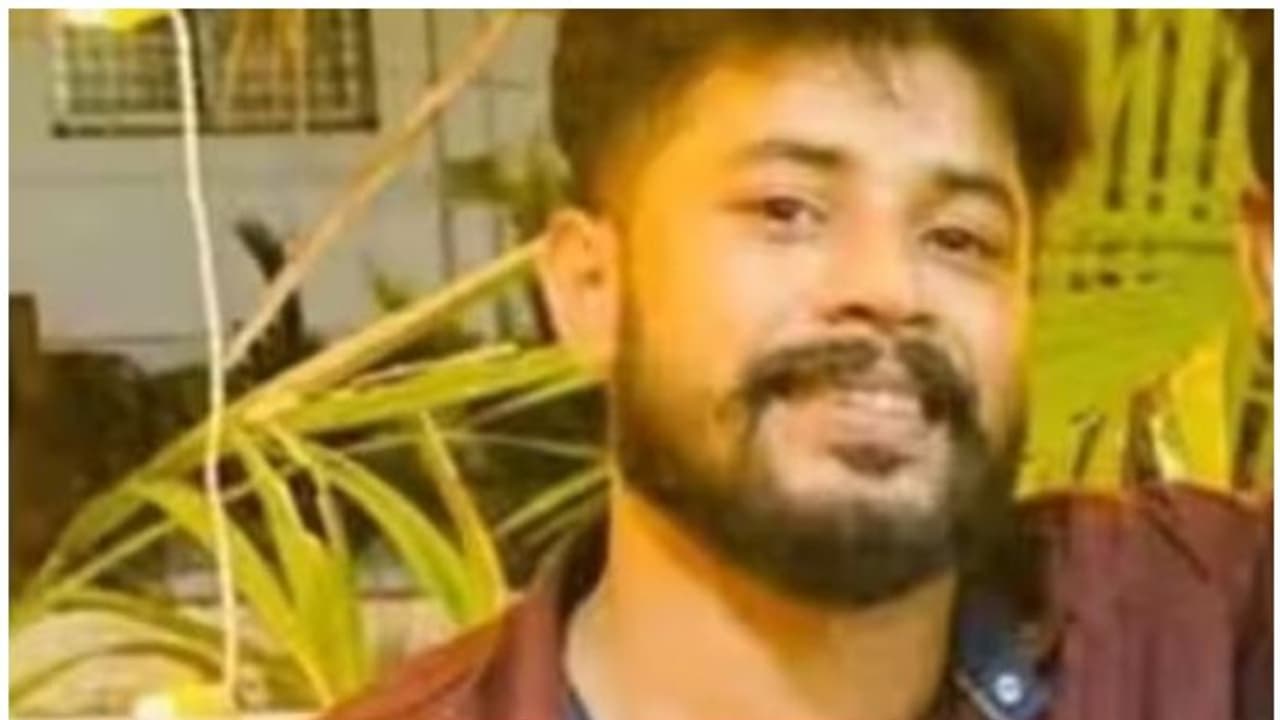 ഫേസ്ബുക്കിൽ തന്റെ വ്യാജനുണ്ടെന്ന് ജിജോ; ചെന്നായ്ക്കളുടെ കുശാഗ്ര ബുദ്ധി മനസിലാവുന്നുണ്ടെന്നും വിമർശനം