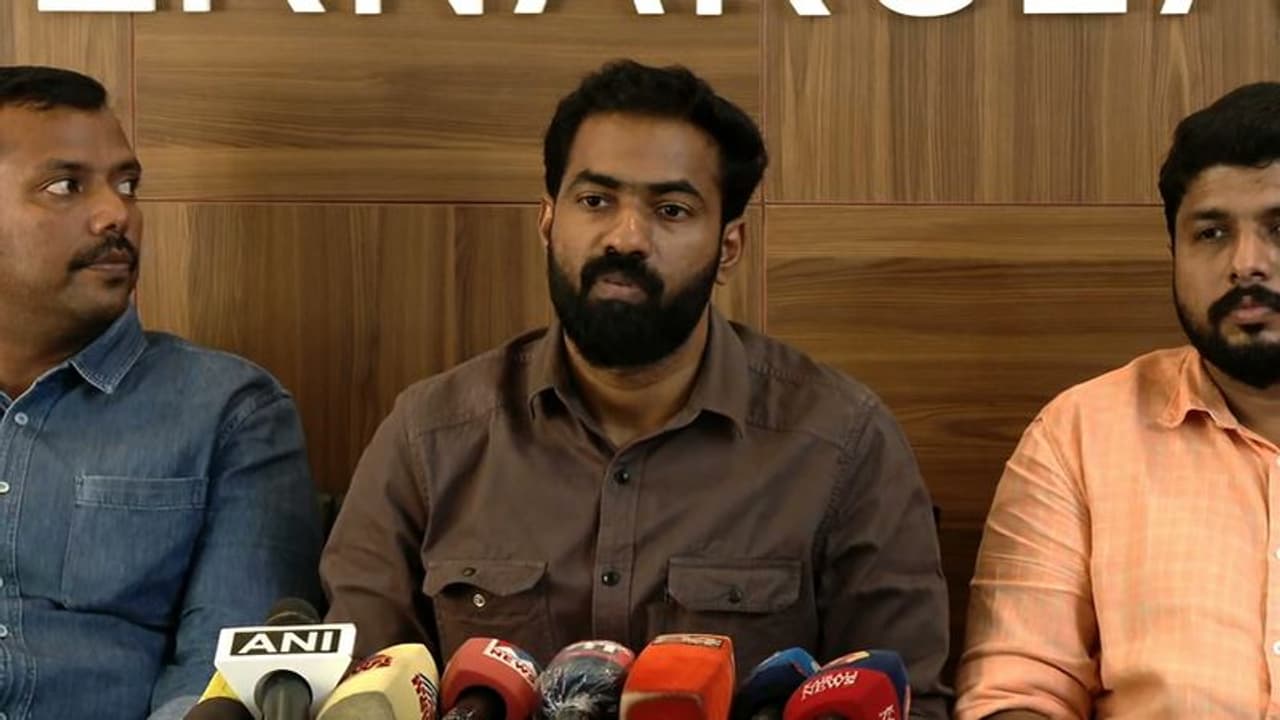 ആർഎസ്എസും ജമാ അത്തെ ഇസ്ലാമിയും കേരളത്തിന്റെ വികസനം തടയുന്നു, ചർച്ചയ്ക്ക് പിന്നിൽ ഗൂഢാലോചന: ഡിവൈഎഫ്ഐ ആർഎസ്എസും ജമാ അത്തെ ഇസ്ലാമിയും കേരളത്തിന്റെ വികസനം തടയുന്നു, ചർച്ചയ്ക്ക് പിന്നിൽ ഗൂഢാലോചന: ഡിവൈഎഫ്ഐ