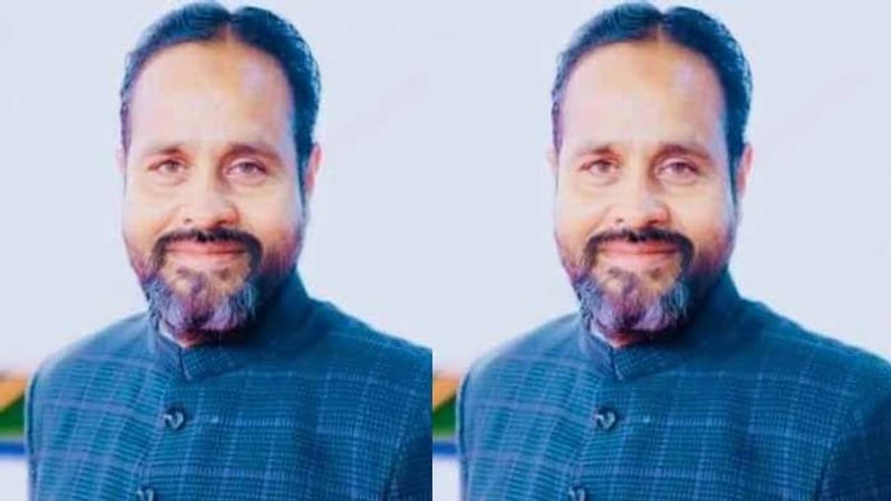 హైద్రాబాద్ స్థానిక సంస్థల ఎమ్మెల్సీ ఎన్నికలు: ఎంఐఎం అభ్యర్ధి మీర్జా రెహమత్ బేగ్ హైద్రాబాద్ స్థానిక సంస్థల ఎమ్మెల్సీ ఎన్నికలు: ఎంఐఎం అభ్యర్ధి మీర్జా రెహమత్ బేగ్