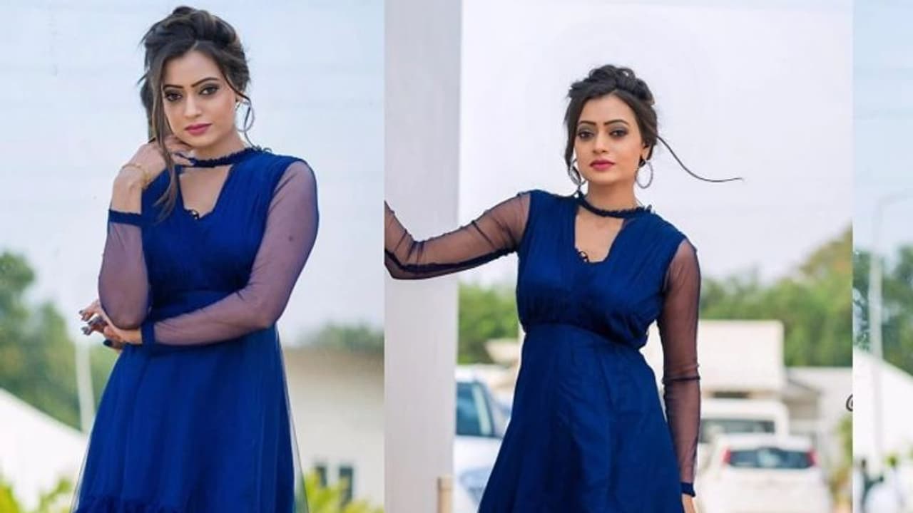 నీకో దండం.. ఇంకోసారి డాన్స్ చేయకూ.. జబర్థస్త్ యాంకర్ సౌమ్యరాయ్ పై నెటిజన్ల ట్రోలింగ్ నీకో దండం.. ఇంకోసారి డాన్స్ చేయకూ.. జబర్థస్త్ యాంకర్ సౌమ్యరాయ్ పై నెటిజన్ల ట్రోలింగ్