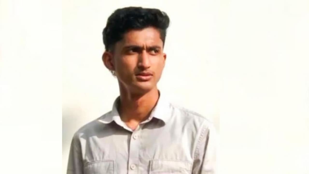 ബൈക്ക് നിയന്ത്രണം വിട്ട് റോഡിൽ തെറിച്ചു വീണ് അപകടം, കോഴിക്കോട് 23 കാരന് ദാരുണാന്ത്യം