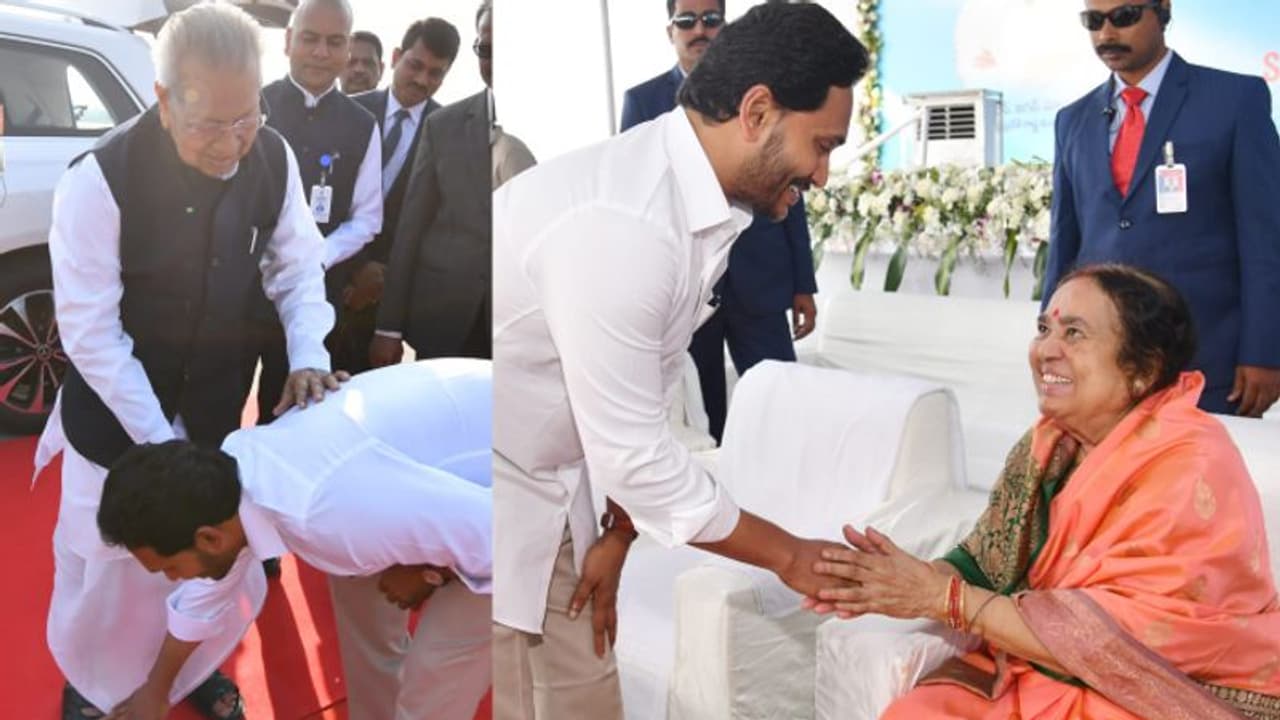 బిశ్వభూషణ్ కు జగన్ పాదాభివందనం... గవర్నర్ దంపతులకు సీఎం ఆత్మీయ వీడ్కోలు (Video) బిశ్వభూషణ్ కు జగన్ పాదాభివందనం... గవర్నర్ దంపతులకు సీఎం ఆత్మీయ వీడ్కోలు (Video)