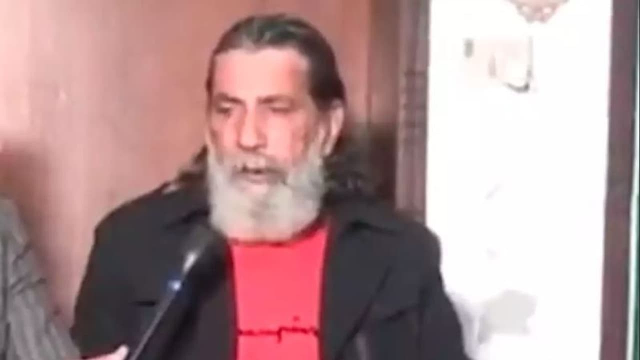 26 ಬಾರಿ ಮದ್ವೆಯಾಗಿದ್ದಾನೆ ಈ 60 ವರ್ಷದ ವ್ಯಕ್ತಿ, 100 ಬಾರಿ ಆಗೋದು ಗುರಿಯಂತೆ! 26 ಬಾರಿ ಮದ್ವೆಯಾಗಿದ್ದಾನೆ ಈ 60 ವರ್ಷದ ವ್ಯಕ್ತಿ, 100 ಬಾರಿ ಆಗೋದು ಗುರಿಯಂತೆ!