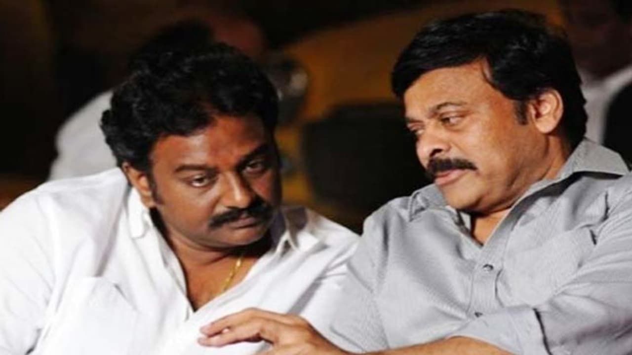 వినాయక్తో సినిమాకి చిరు గ్రీన్ సిగ్నల్.. కానీ అక్కడే పెద్ద ట్విస్ట్? వినాయక్తో సినిమాకి చిరు గ్రీన్ సిగ్నల్.. కానీ అక్కడే పెద్ద ట్విస్ట్?