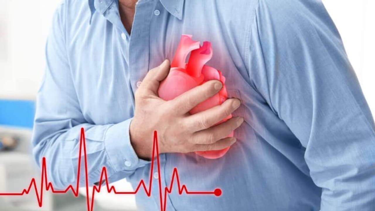 జిమ్ చేసి ఇంటికి వస్తుండగా.. యువకుడిని కబళించిన గుండెపోటు, ఆదోనీలో విషాదం జిమ్ చేసి ఇంటికి వస్తుండగా.. యువకుడిని కబళించిన గుండెపోటు, ఆదోనీలో విషాదం