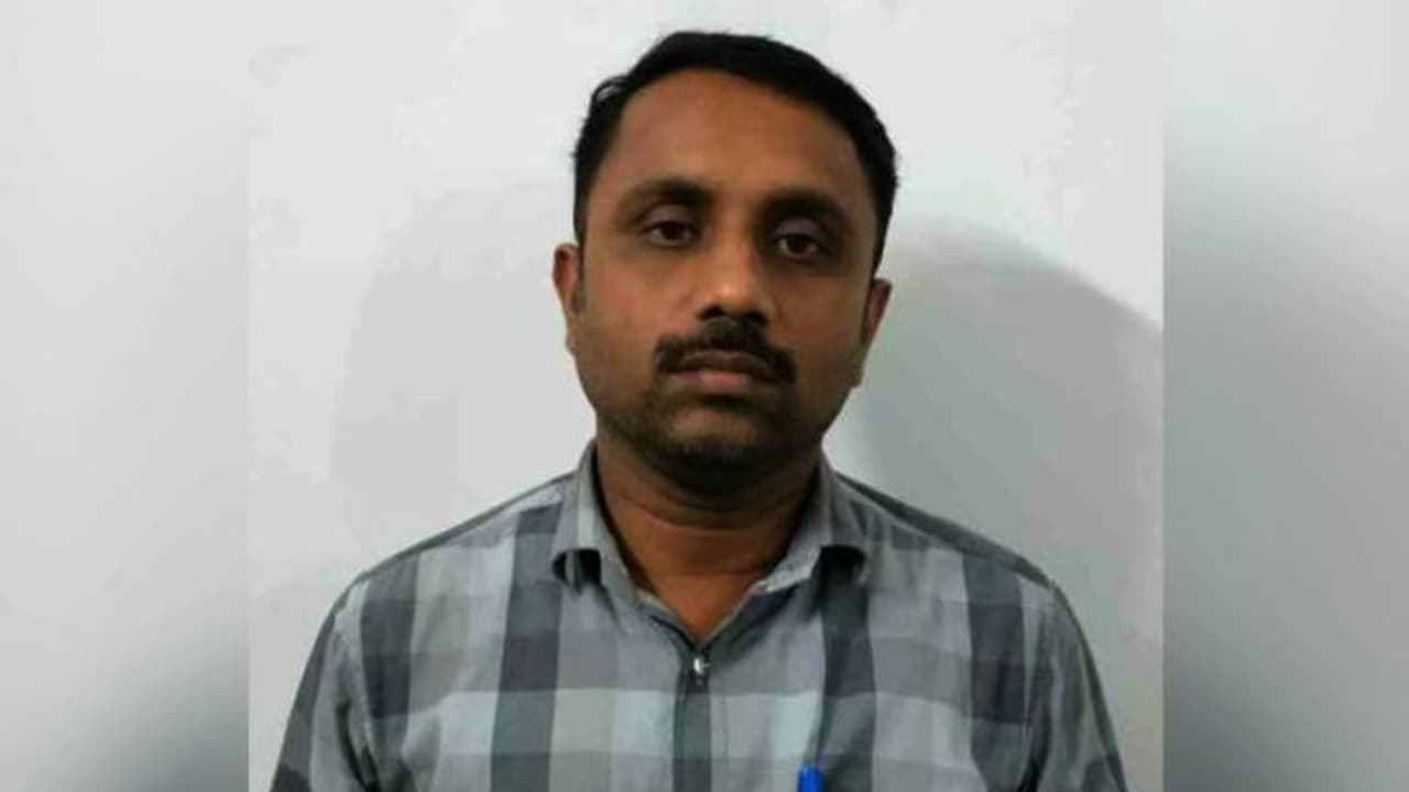 പരീക്ഷാ ഹാളിൽ വിദ്യാർത്ഥിയെ പീഡിപ്പിക്കാൻ ശ്രമം, അധ്യാപകൻ പിടിയിൽ പരീക്ഷാ ഹാളിൽ വിദ്യാർത്ഥിയെ പീഡിപ്പിക്കാൻ ശ്രമം, അധ്യാപകൻ പിടിയിൽ