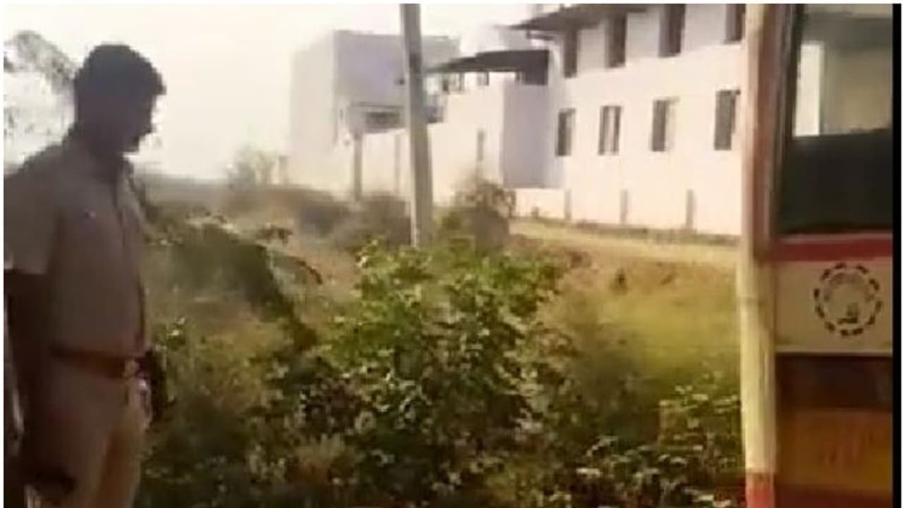 നിന്ന നിൽപ്പിൽ സ്റ്റാൻഡിൽ നിർത്തിയിട്ടിരുന്ന ബസ് കാണ്മാനില്ല, ഒടുവിൽ കണ്ടെത്തിയത് തെലങ്കാനയിൽ, പ്രതികളെവിടെ?