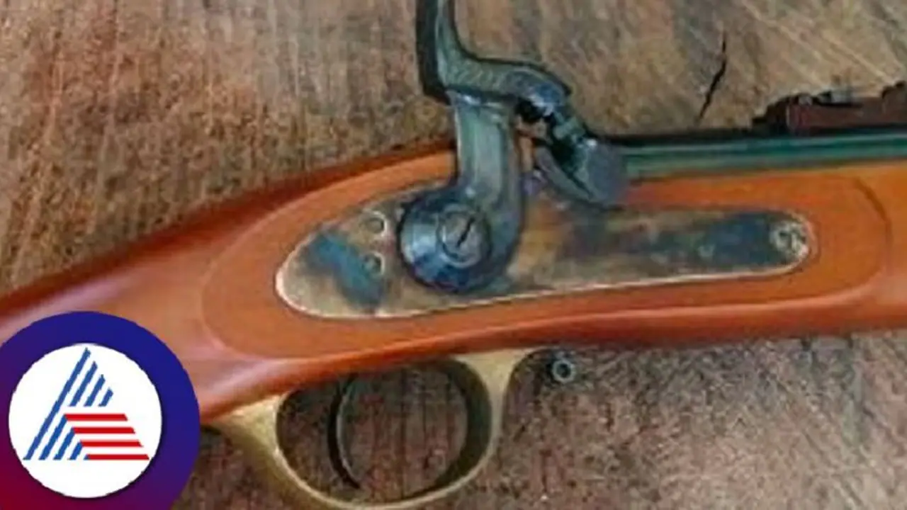 என் பொண்டாட்டி டார்ச்சர் தாங்க முடியல? துப்பாக்கியால் சுட்டு தற்கொலை செய்தும் நிம்மதி இல்லாத கண்ணதாசன்? என் பொண்டாட்டி டார்ச்சர் தாங்க முடியல? துப்பாக்கியால் சுட்டு தற்கொலை செய்தும் நிம்மதி இல்லாத கண்ணதாசன்?