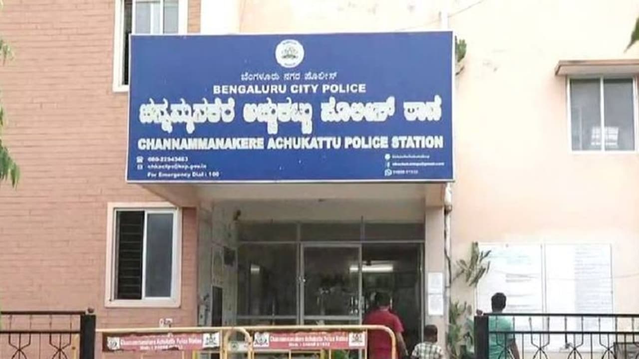 Bengaluru: ಹೆಂಡತಿಯನ್ನು ಬಾಣಂತನಕ್ಕೆ ಕಳುಹಿಸಿ ಮತ್ತೊಂದು ವಿವಾಹ: ದೂರು ದಾಖಲು Bengaluru: ಹೆಂಡತಿಯನ್ನು ಬಾಣಂತನಕ್ಕೆ ಕಳುಹಿಸಿ ಮತ್ತೊಂದು ವಿವಾಹ: ದೂರು ದಾಖಲು