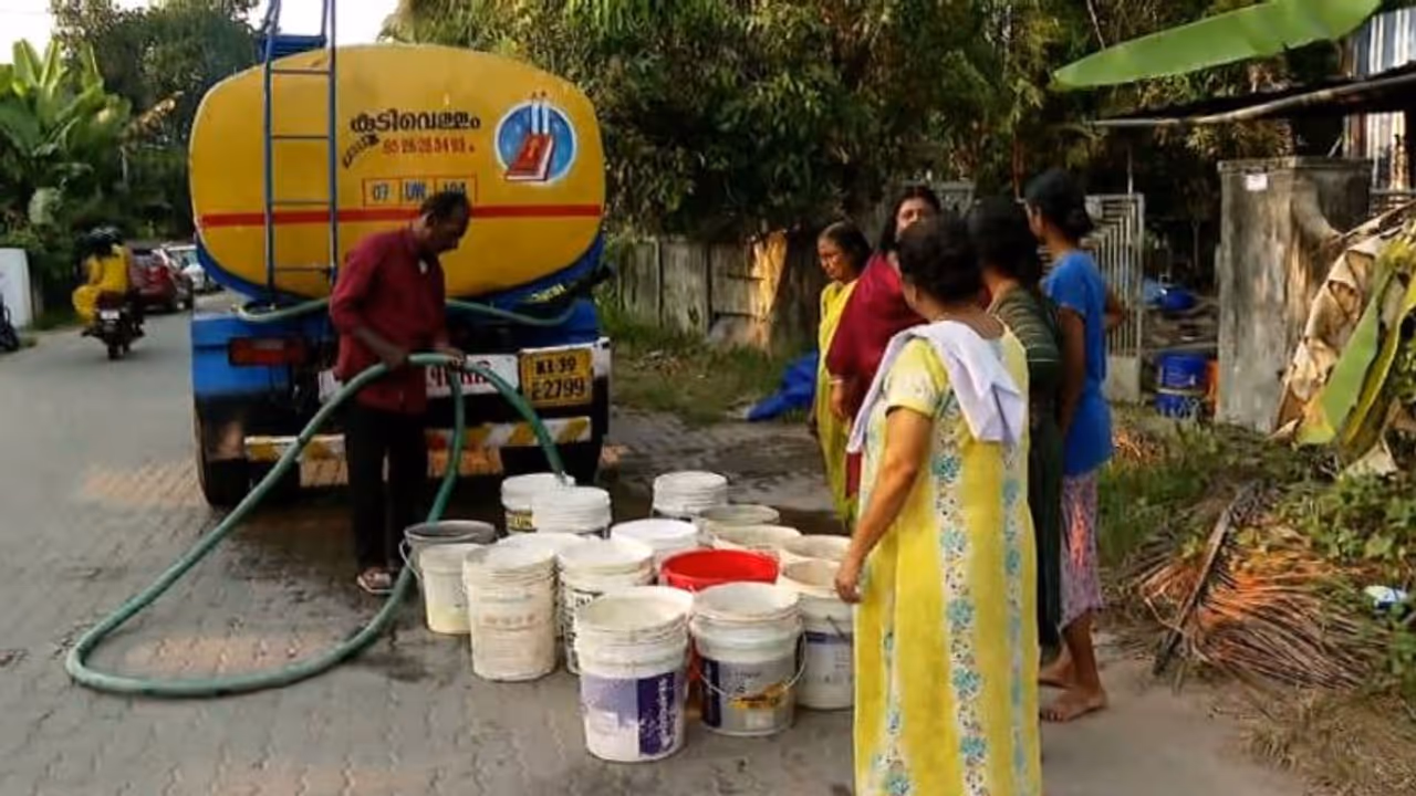 കൊച്ചിയിലെ കുടിവെള്ള പ്രശ്നം: ഇന്ന് മുതൽ കൂടുതൽ ചെറിയ ടാങ്കറുകൾ ഉപയോഗിക്കും