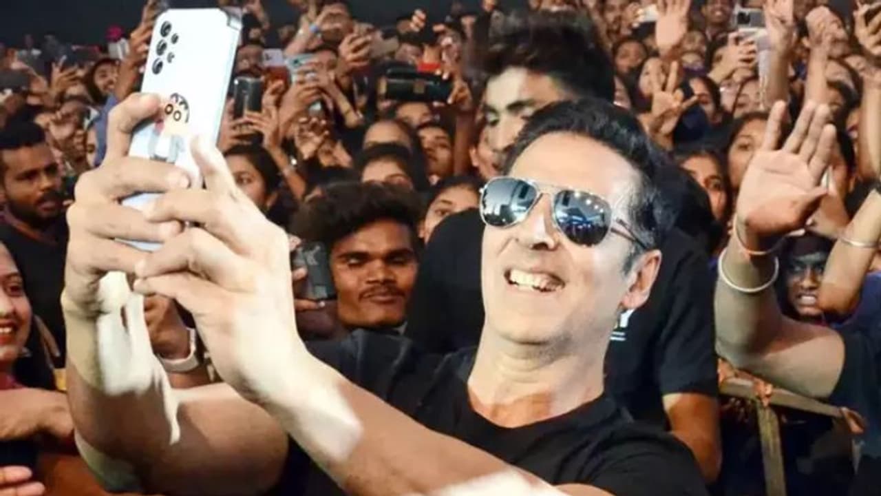 நீ ஒரு ஆர்டிஸ்ட்னு நிரூபிச்சுட்ட... செல்பி எடுத்து கின்னஸ் சாதனை படைத்த நடிகர் அக்‌ஷய் குமார் வைரல் வீடியோ