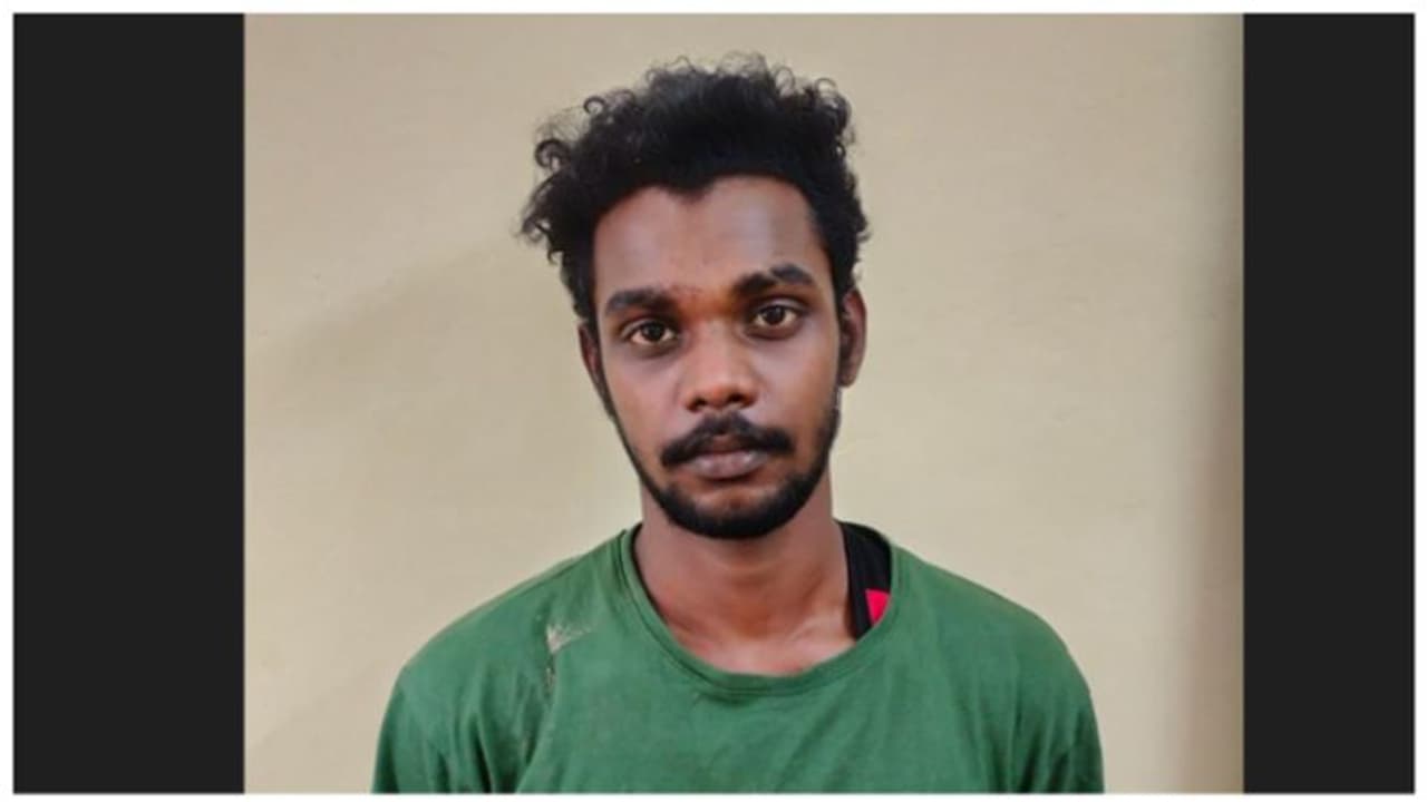 മകളെ അന്വേഷിച്ച് എത്തിയ പിതാവിനേയും സഹോദരനെയും മര്ദ്ദിച്ച സംഭവം; ഒളിവിലായിരുന്ന പ്രതി പിടിയില് മകളെ അന്വേഷിച്ച് എത്തിയ പിതാവിനേയും സഹോദരനെയും മര്ദ്ദിച്ച സംഭവം; ഒളിവിലായിരുന്ന പ്രതി പിടിയില്