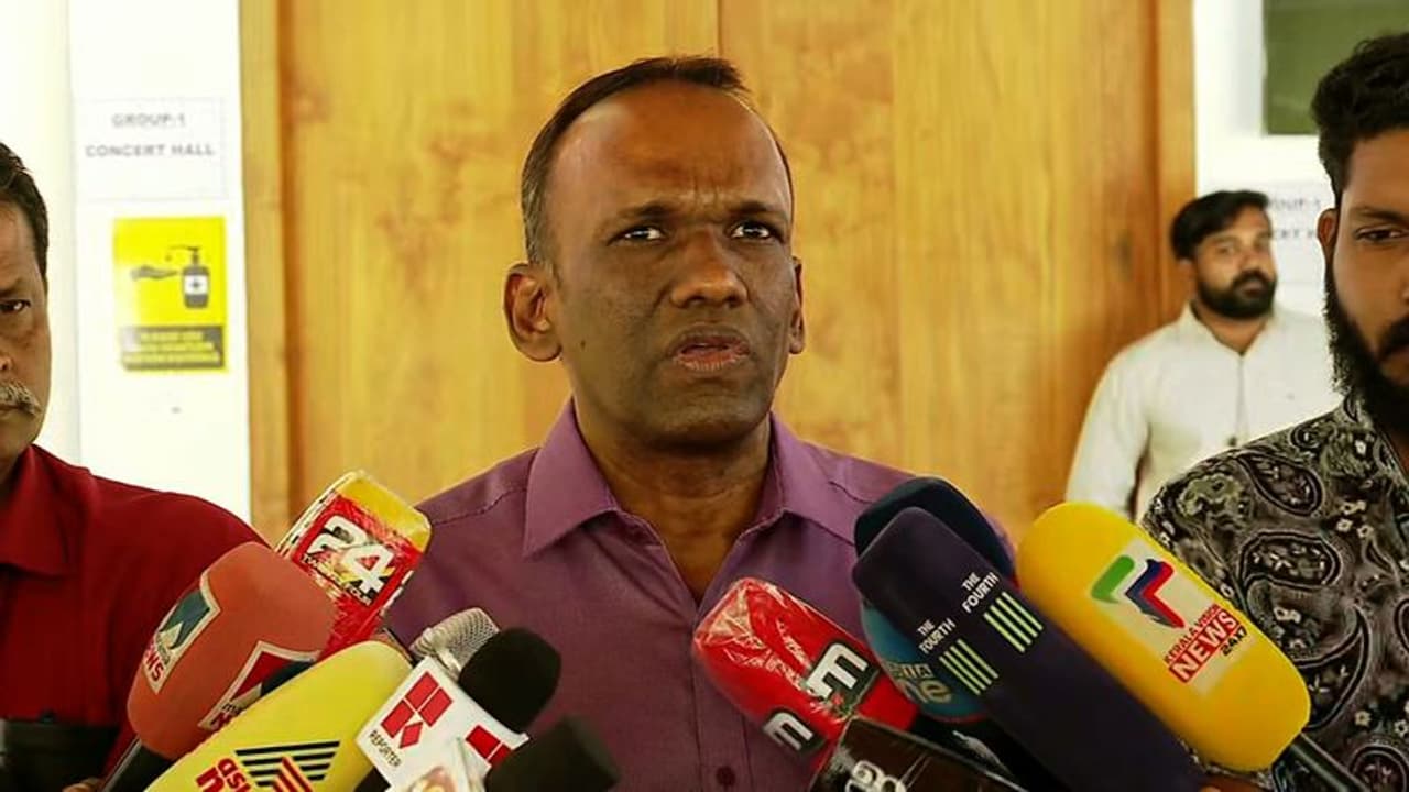 'ദുരിതാശ്വാസ നിധിയിലേത് സംഘടിത തട്ടിപ്പ്, പിന്നിൽ ഏജന്റുമാര്': സർക്കാരും പരാതിപ്പെട്ടെന്ന് മനോജ് എബ്രഹാം 'ദുരിതാശ്വാസ നിധിയിലേത് സംഘടിത തട്ടിപ്പ്, പിന്നിൽ ഏജന്റുമാര്': സർക്കാരും പരാതിപ്പെട്ടെന്ന് മനോജ് എബ്രഹാം