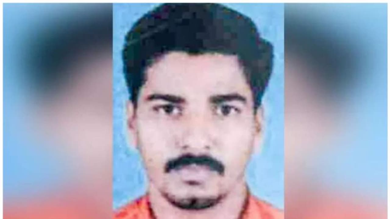 കേക്ക് ബിസിനസ്സിൽ പങ്കാളിയാക്കാമെന്നു കബളിപ്പിച്ചു, വീട്ടമ്മയിൽ നിന്ന് പണം തട്ടി; മാങ്കുളത്ത് യുവാവ് അറസ്റ്റിൽ കേക്ക് ബിസിനസ്സിൽ പങ്കാളിയാക്കാമെന്നു കബളിപ്പിച്ചു, വീട്ടമ്മയിൽ നിന്ന് പണം തട്ടി; മാങ്കുളത്ത് യുവാവ് അറസ്റ്റിൽ