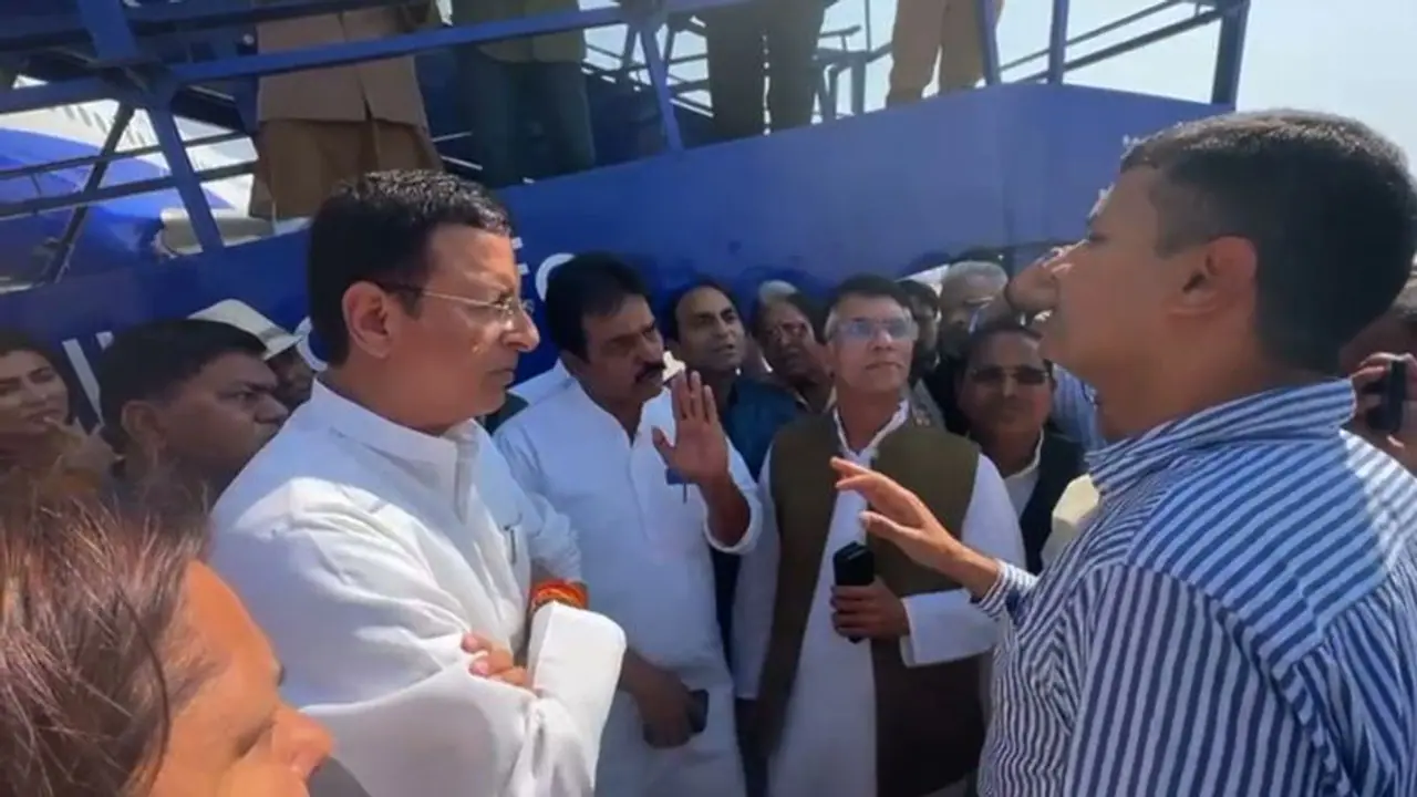 പവൻ ഖേരയെ വിമാനത്തിൽ നിന്ന് ഇറക്കി വിട്ടു; കസ്റ്റഡിയിലെടുക്കാൻ ശ്രമമെന്ന് കോൺഗ്രസ്, റൺവേയിൽ പ്രതിഷേധം പവൻ ഖേരയെ വിമാനത്തിൽ നിന്ന് ഇറക്കി വിട്ടു; കസ്റ്റഡിയിലെടുക്കാൻ ശ്രമമെന്ന് കോൺഗ്രസ്, റൺവേയിൽ പ്രതിഷേധം