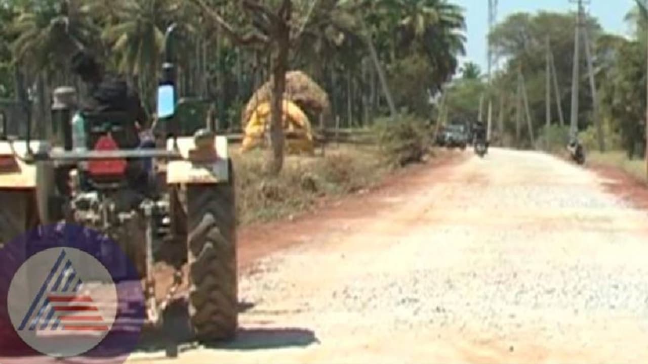 ಕಳಪೆ ರಸ್ತೆ ಕಾಮಗಾರಿ: ರಸ್ತೆ ಬಂದ್ ಮಾಡಿ ಆಕ್ರೋಶ ವ್ಯಕ್ತಪಡಿಸಿದ ಗ್ರಾಮಸ್ಥರು ಕಳಪೆ ರಸ್ತೆ ಕಾಮಗಾರಿ: ರಸ್ತೆ ಬಂದ್ ಮಾಡಿ ಆಕ್ರೋಶ ವ್ಯಕ್ತಪಡಿಸಿದ ಗ್ರಾಮಸ್ಥರು